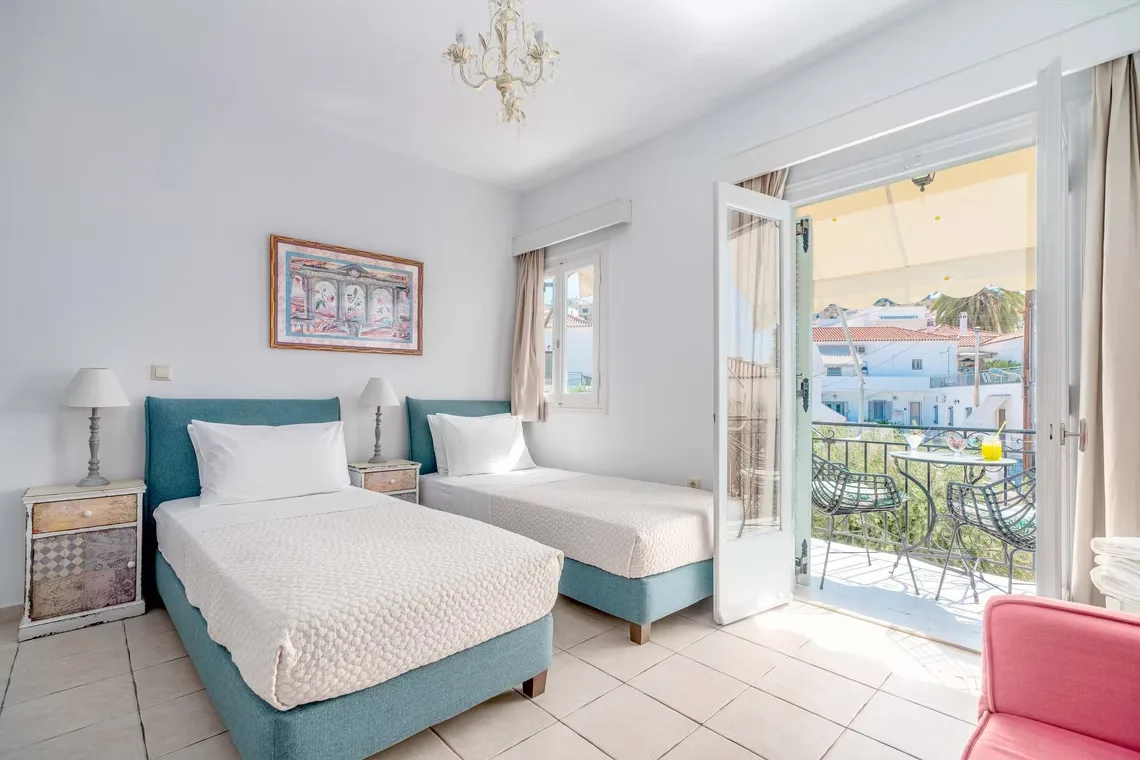 Deluxe Twin Room with Side Sea View